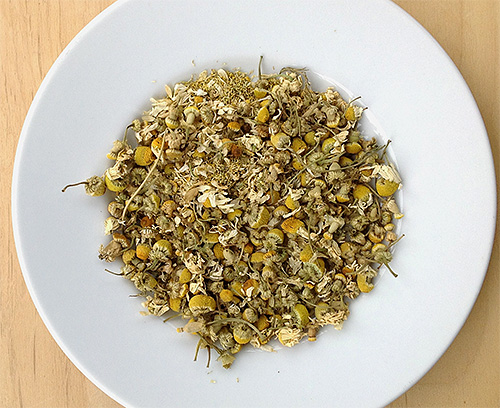 Sesetengah jenis chamomile mengandungi racun serangga semulajadi - pyrethrins.